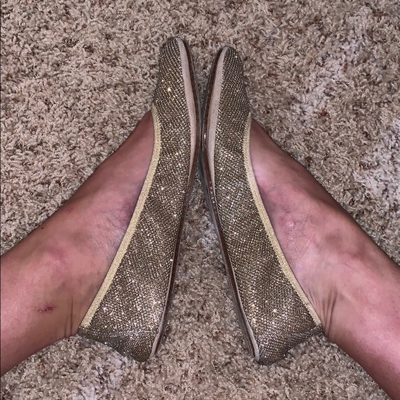 Stuart Weitzman Gold Flats 7.5 NARROW - Picture 11 of 12